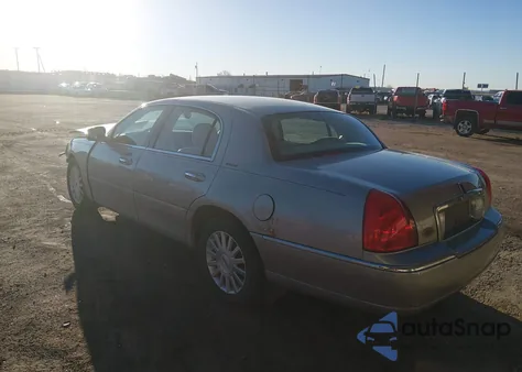 2003 Lincoln Town Car Executive из США, поврежденный, VIN 1LNHM81W33Y660267